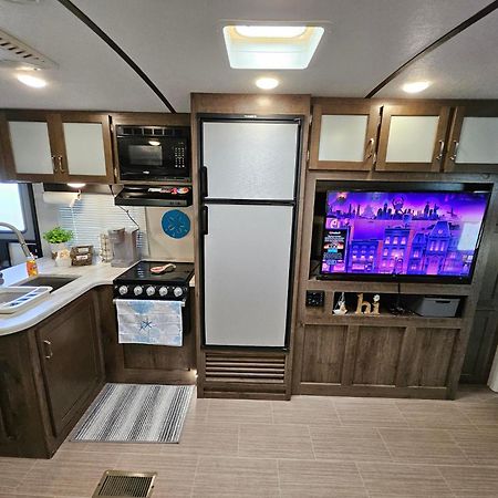 Hailey'S Beach-N-Bay Rv Resort Gilchrist Экстерьер фото