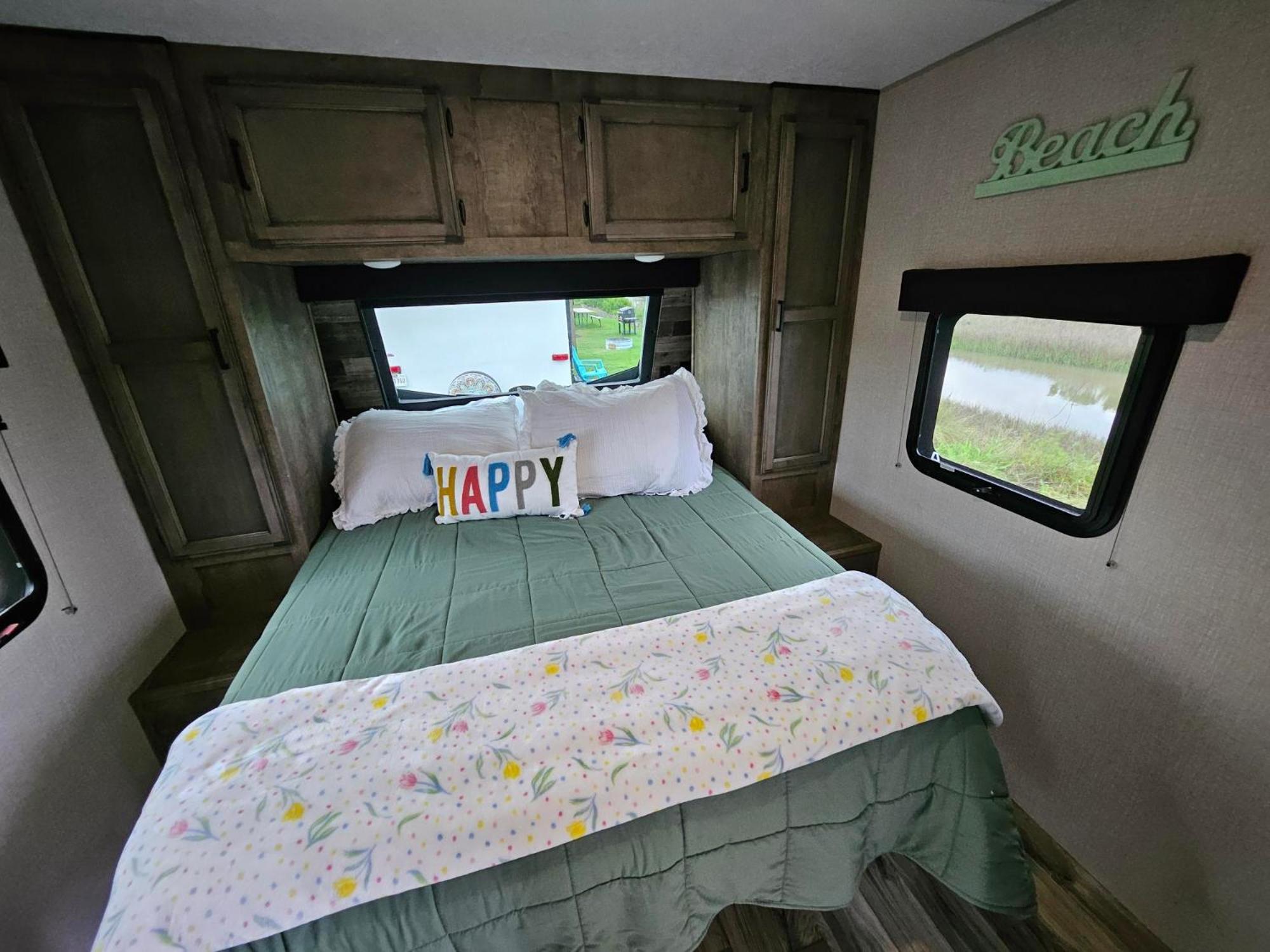 Hailey'S Beach-N-Bay Rv Resort Gilchrist Экстерьер фото