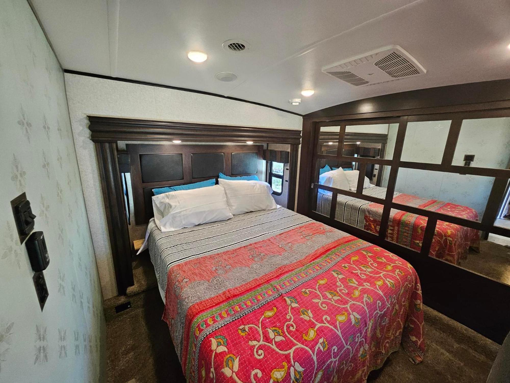Hailey'S Beach-N-Bay Rv Resort Gilchrist Экстерьер фото