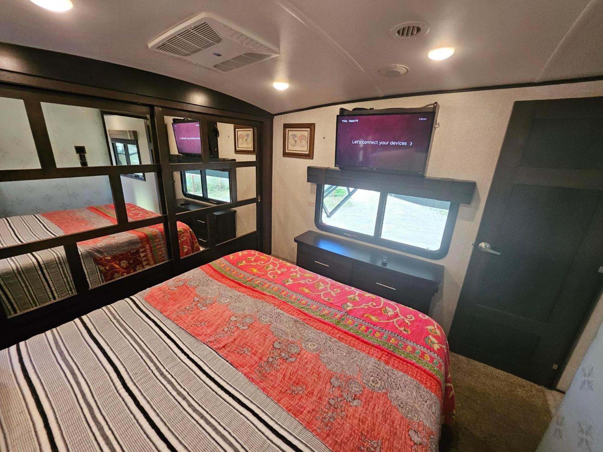 Hailey'S Beach-N-Bay Rv Resort Gilchrist Экстерьер фото