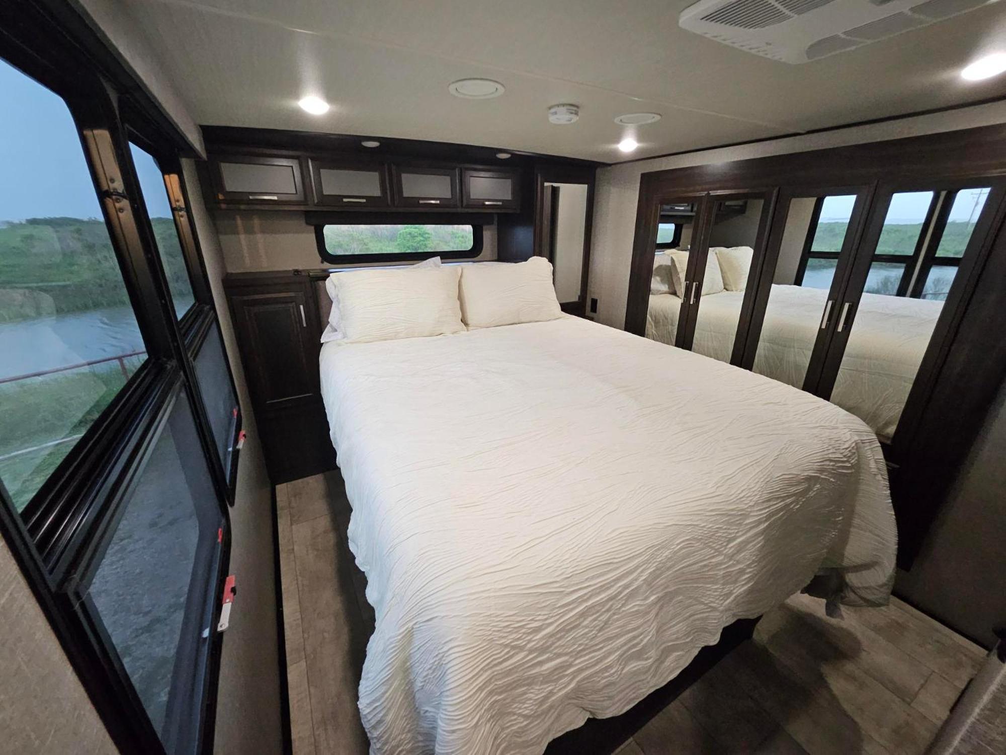 Hailey'S Beach-N-Bay Rv Resort Gilchrist Экстерьер фото