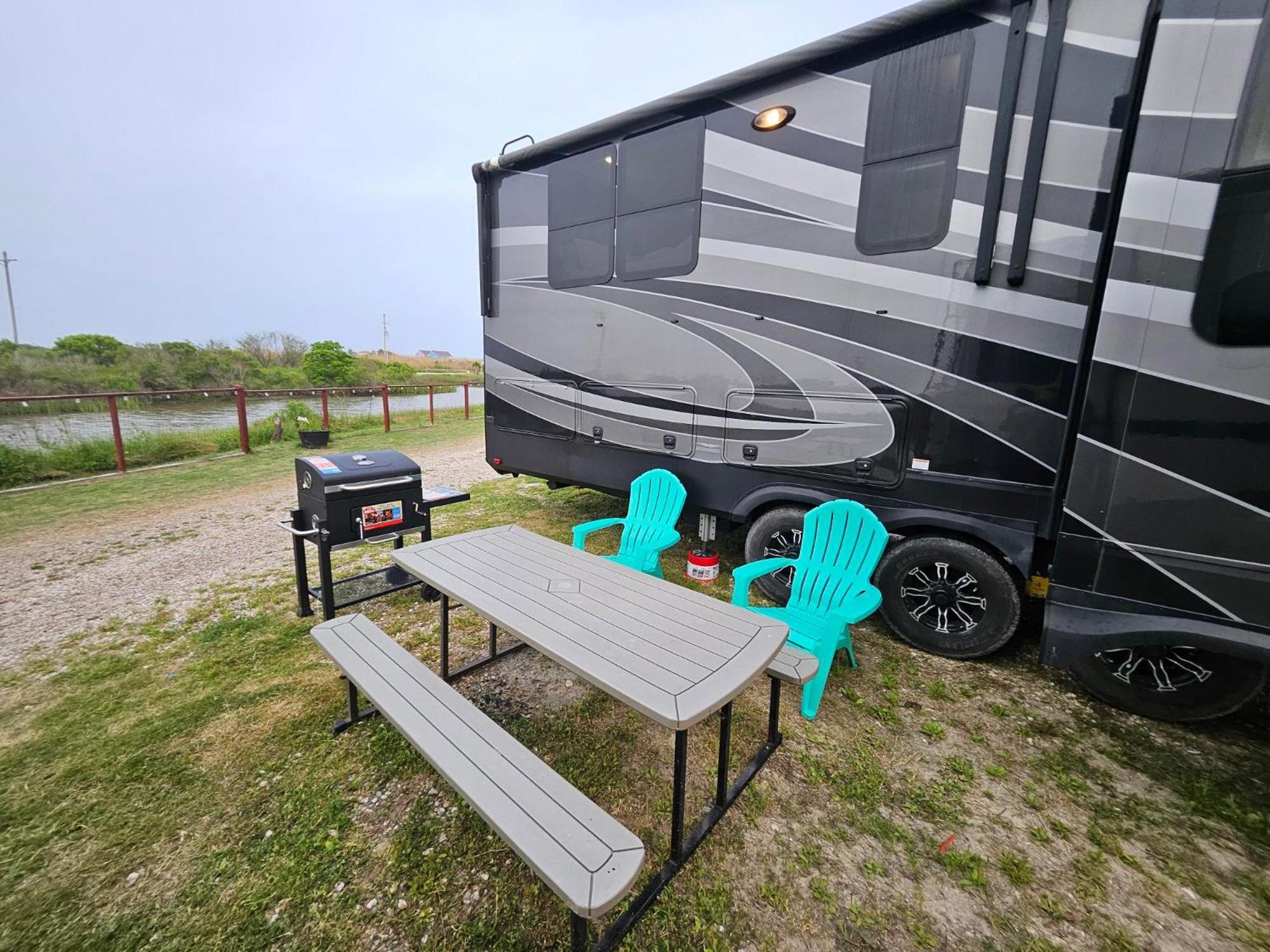 Hailey'S Beach-N-Bay Rv Resort Gilchrist Экстерьер фото