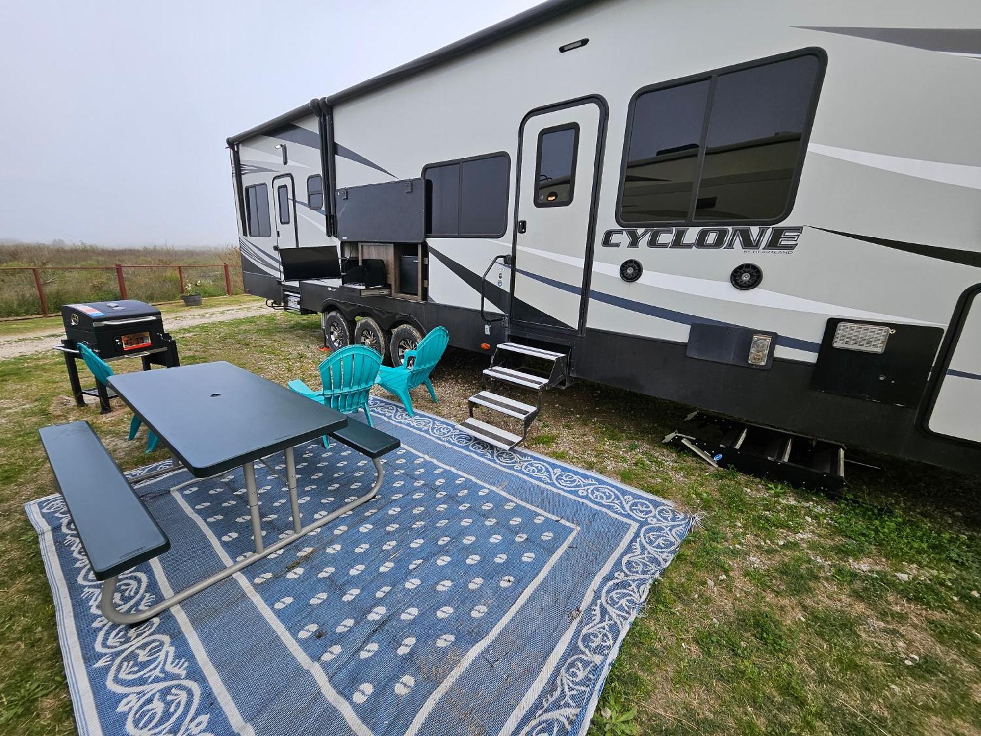 Hailey'S Beach-N-Bay Rv Resort Gilchrist Экстерьер фото