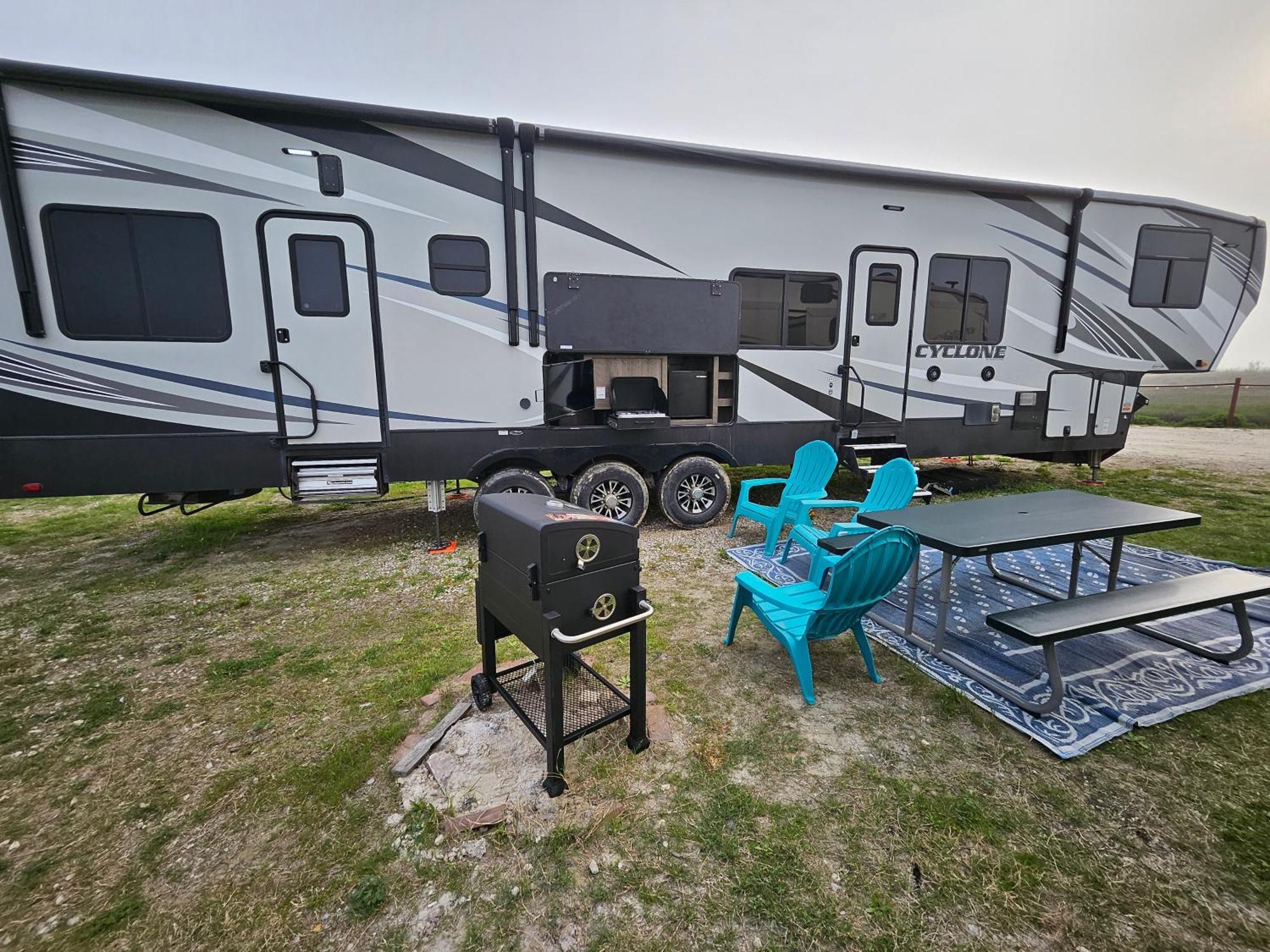 Hailey'S Beach-N-Bay Rv Resort Gilchrist Экстерьер фото