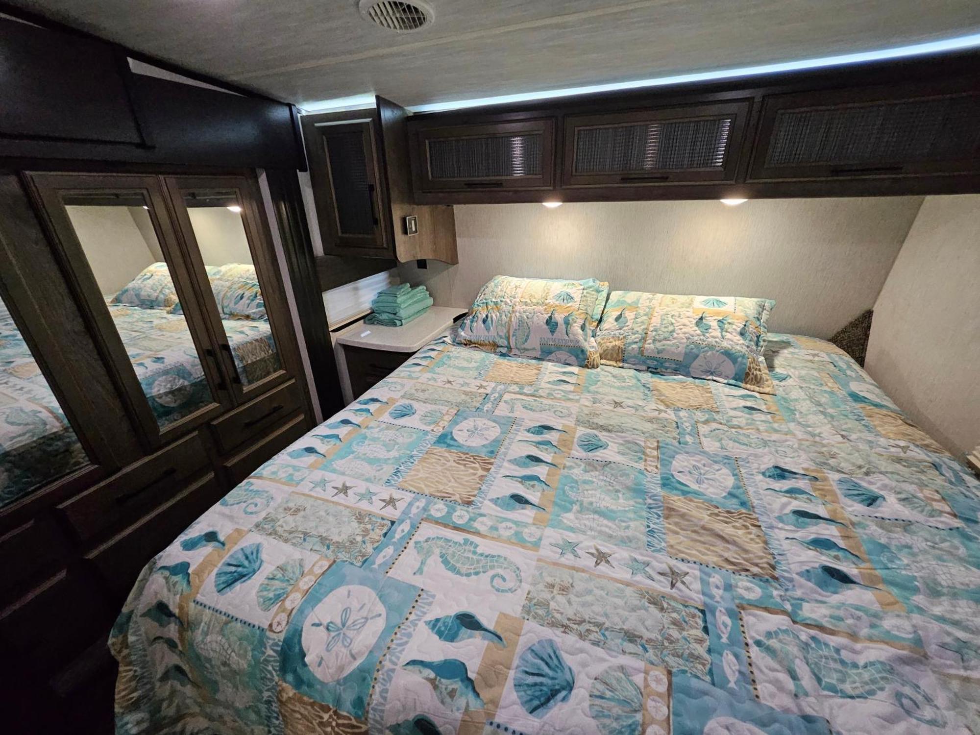 Hailey'S Beach-N-Bay Rv Resort Gilchrist Экстерьер фото